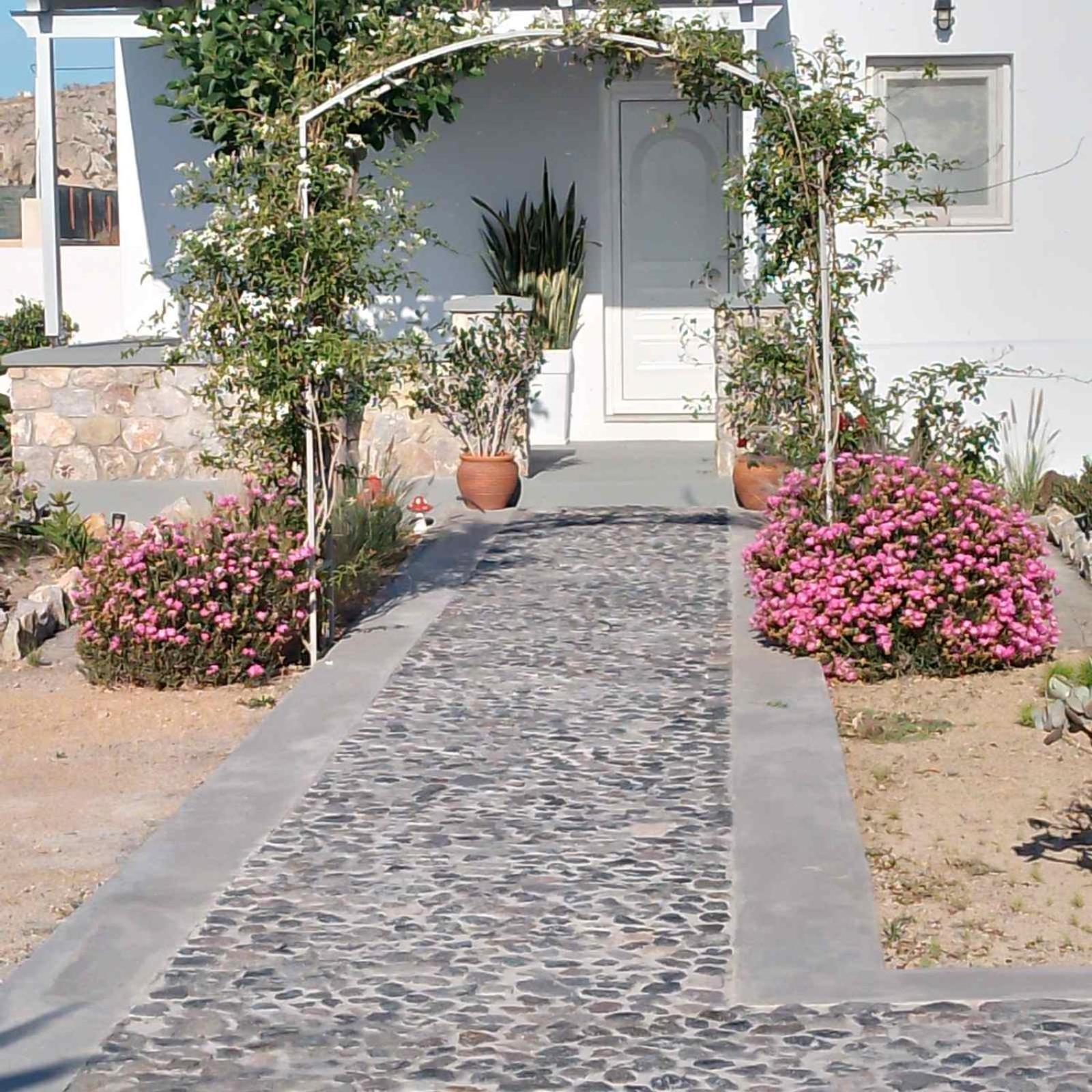 Xrysanthis * Emporio (Santorini)